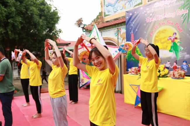 The retreat Sowing seeds lotus at Dong Cao Pagoda