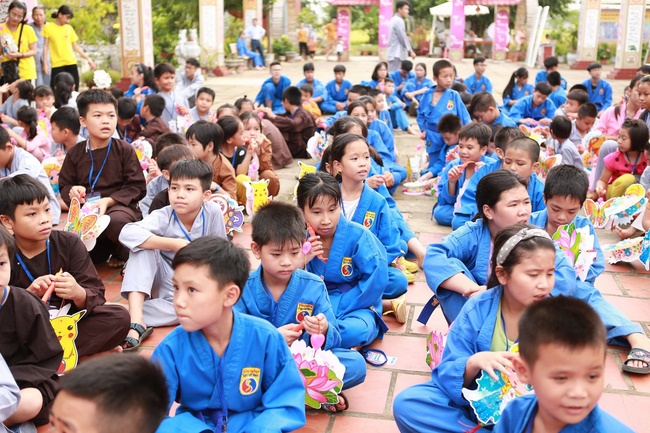 The retreat Sowing seeds lotus at Dong Cao Pagoda
