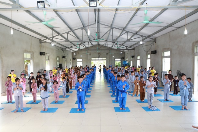 The retreat Sowing seeds lotus at Dong Cao Pagoda