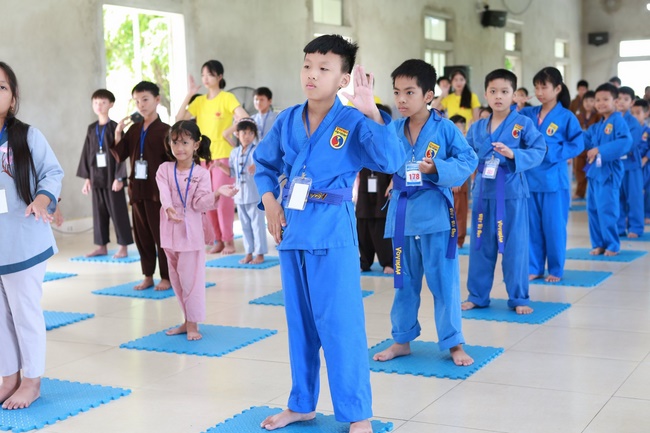 The retreat Sowing seeds lotus at Dong Cao Pagoda
