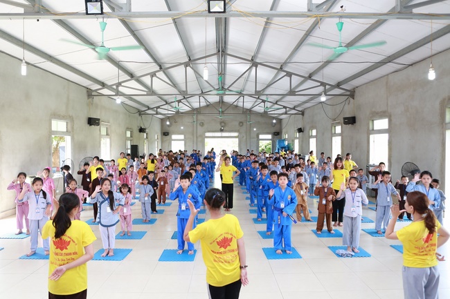 The retreat Sowing seeds lotus at Dong Cao Pagoda