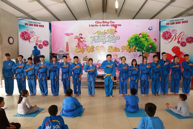 The retreat Sowing seeds lotus at Dong Cao Pagoda