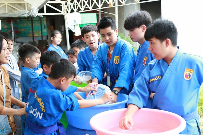 The retreat Sowing seeds lotus at Dong Cao Pagoda