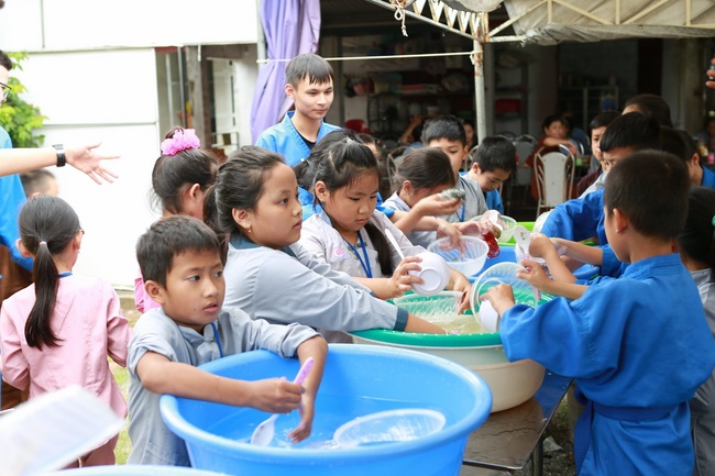 The retreat Sowing seeds lotus at Dong Cao Pagoda