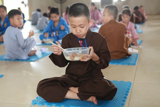 The retreat Sowing seeds lotus at Dong Cao Pagoda