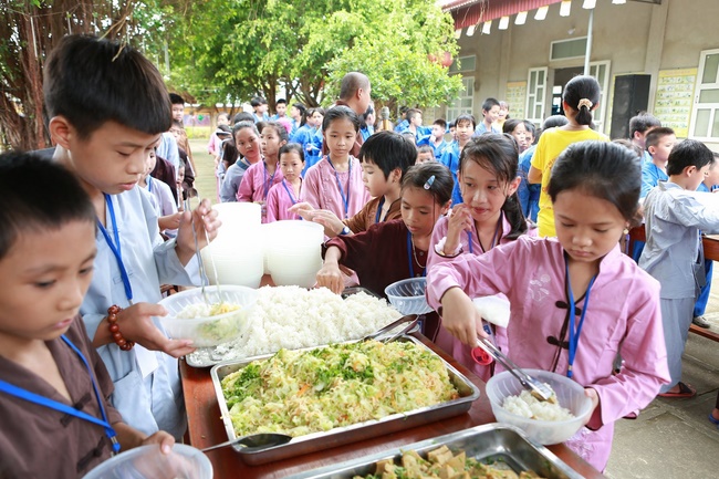 The retreat Sowing seeds lotus at Dong Cao Pagoda