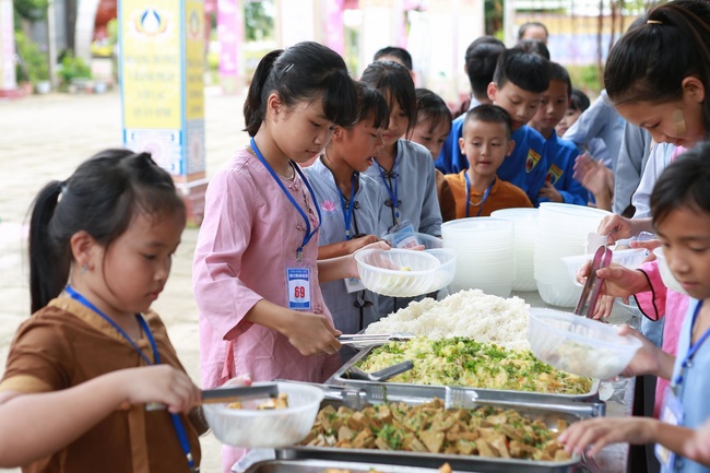 The retreat Sowing seeds lotus at Dong Cao Pagoda