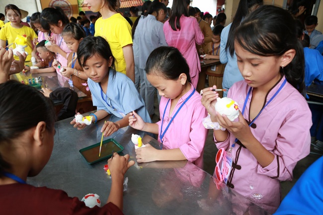 The retreat Sowing seeds lotus at Dong Cao Pagoda