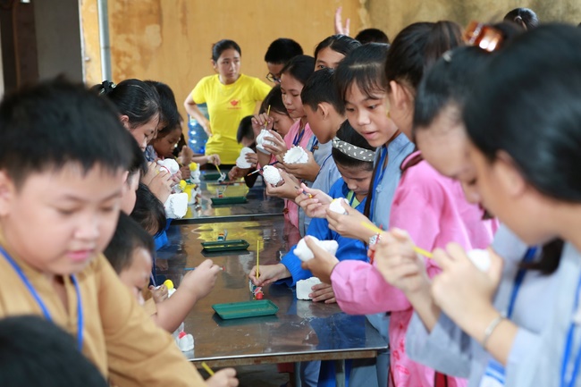 The retreat Sowing seeds lotus at Dong Cao Pagoda