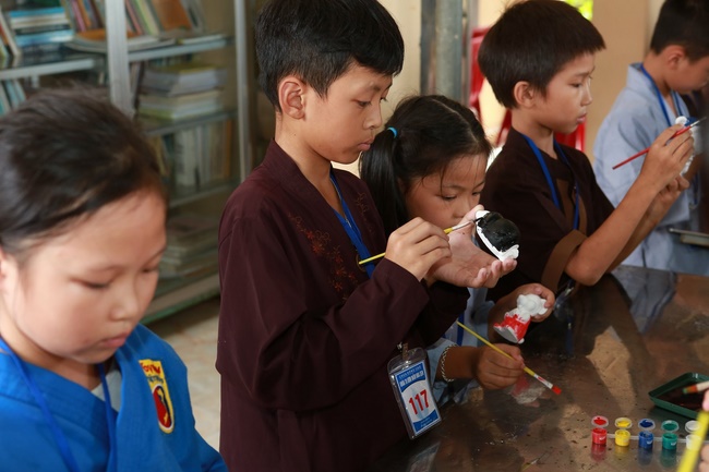 The retreat Sowing seeds lotus at Dong Cao Pagoda