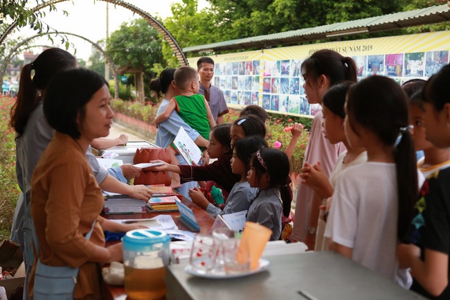 The retreat Sowing seeds lotus at Dong Cao Pagoda