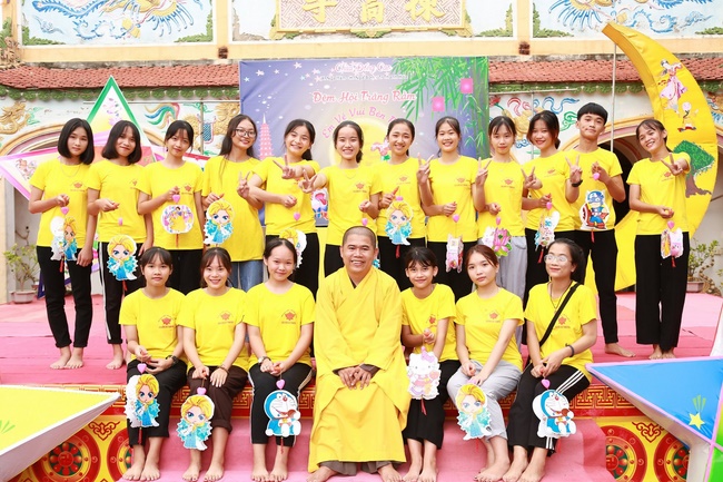 The retreat Sowing seeds lotus at Dong Cao Pagoda
