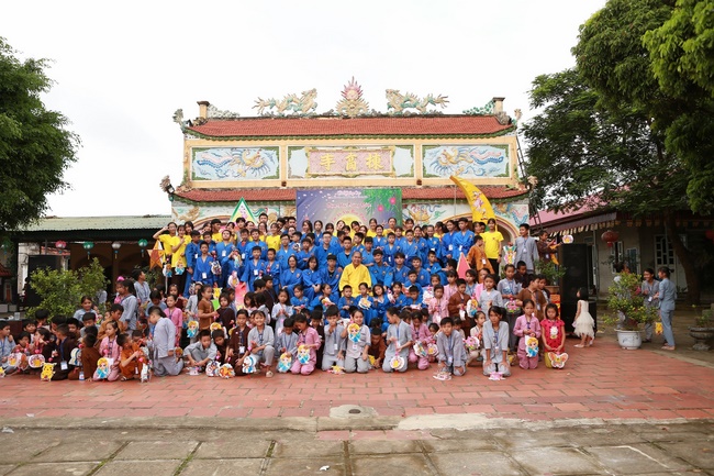 The retreat Sowing seeds lotus at Dong Cao Pagoda