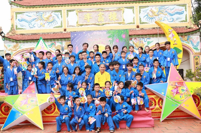 The retreat Sowing seeds lotus at Dong Cao Pagoda
