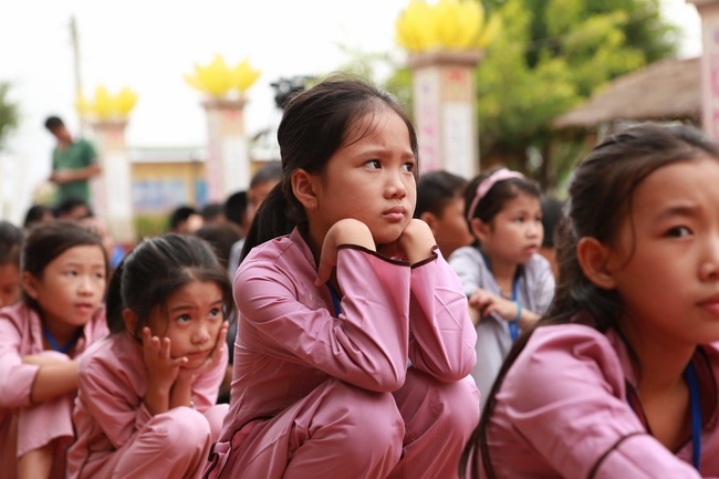 The retreat Sowing seeds lotus at Dong Cao Pagoda