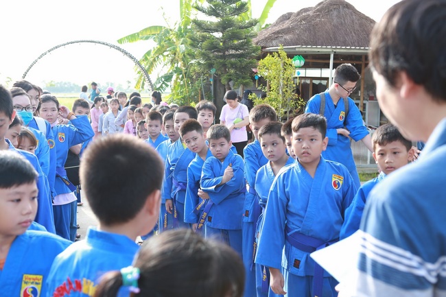 The retreat Sowing seeds lotus at Dong Cao Pagoda