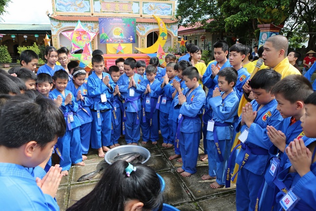 The retreat Sowing seeds lotus at Dong Cao Pagoda