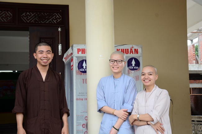 Offering gifts on Mid-Autumn Festival to Ben Tre and Tien Giang provinces