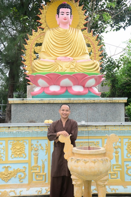 Offering gifts on Mid-Autumn Festival to Ben Tre and Tien Giang provinces