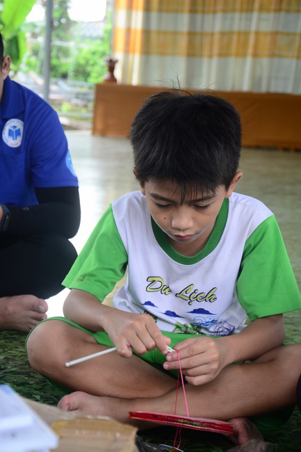 Offering gifts on Mid-Autumn Festival to Ben Tre and Tien Giang provinces