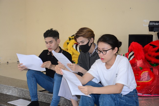 Offering gifts on Mid-Autumn Festival to Ben Tre and Tien Giang provinces