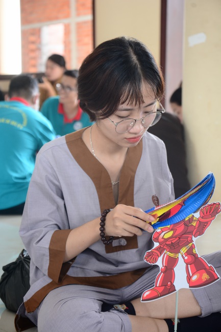 Offering gifts on Mid-Autumn Festival to Ben Tre and Tien Giang provinces