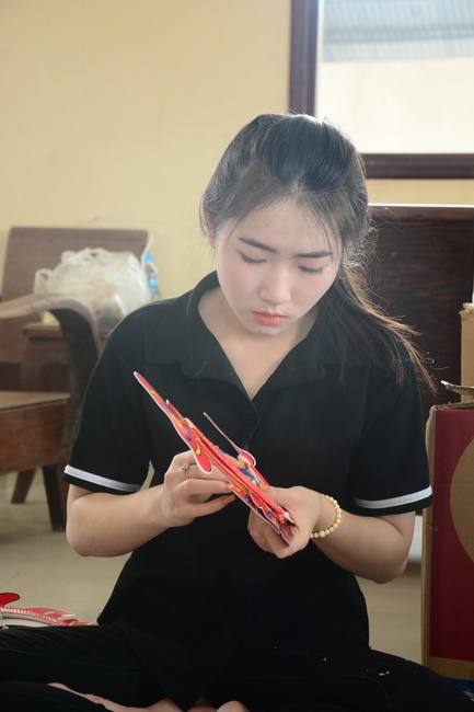 Offering gifts on Mid-Autumn Festival to Ben Tre and Tien Giang provinces