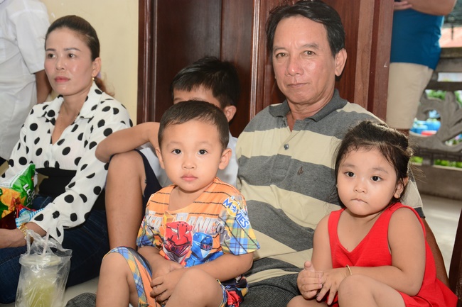 Offering gifts on Mid-Autumn Festival to Ben Tre and Tien Giang provinces