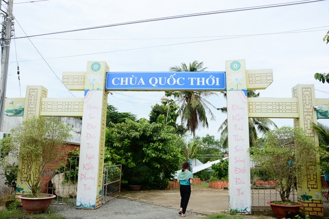 Offering gifts on Mid-Autumn Festival to Ben Tre and Tien Giang provinces