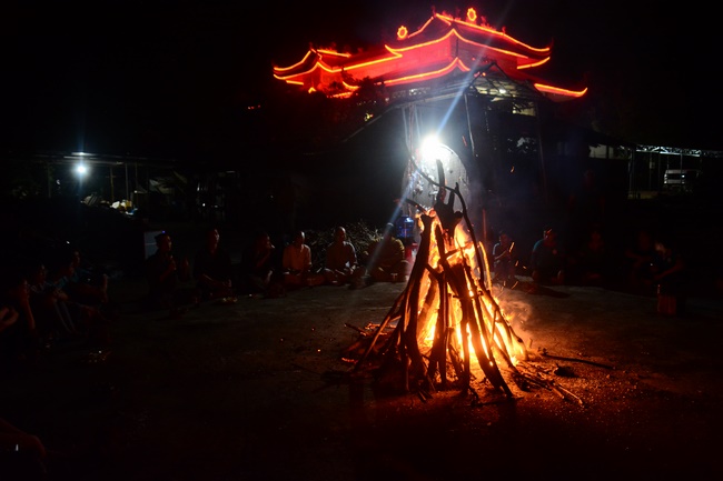 Offering gifts on Mid-Autumn Festival to Ben Tre and Tien Giang provinces