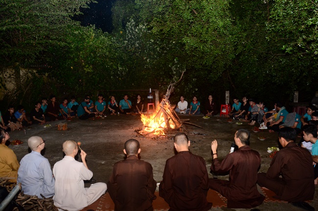 Offering gifts on Mid-Autumn Festival to Ben Tre and Tien Giang provinces