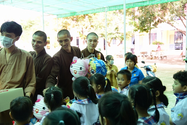 Spreading the love on Mid-Autumn Festival in Tay Ninh