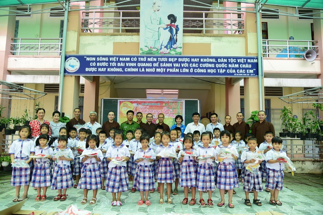 Spreading the love on Mid-Autumn Festival in Tay Ninh