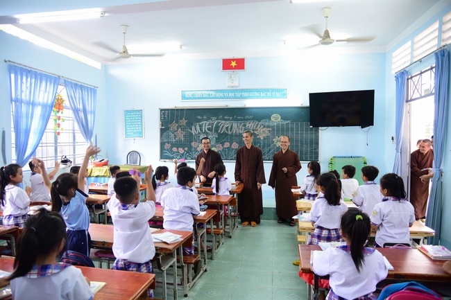 Spreading the love on Mid-Autumn Festival in Tay Ninh