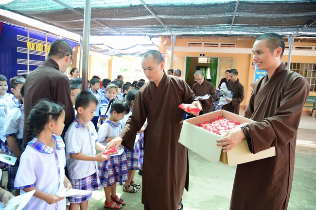 Spreading the love on Mid-Autumn Festival in Tay Ninh