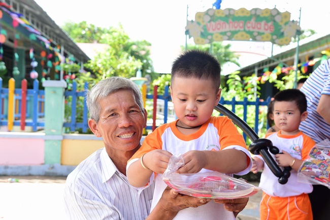 Spreading the love on Mid-Autumn Festival in Tay Ninh