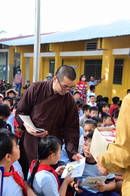 Spreading the love on Mid-Autumn Festival in Tay Ninh