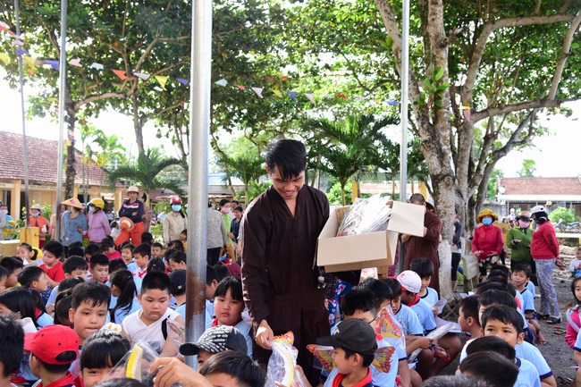 Spreading the love on Mid-Autumn Festival in Tay Ninh
