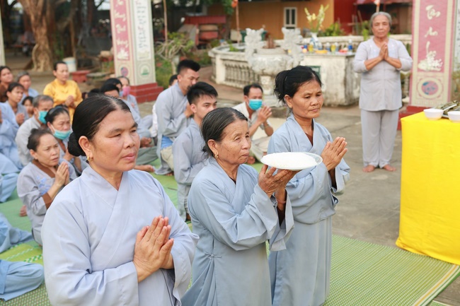 The Ullambana dharma assembly of filial piety  at Dong Cao Pagoda