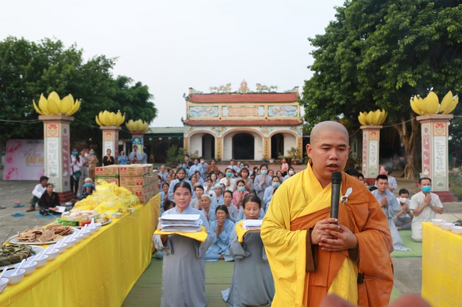 The Ullambana dharma assembly of filial piety  at Dong Cao Pagoda
