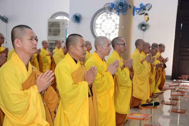 Wishing a long life to the Senior Abbot