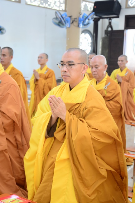 Wishing a long life to the Senior Abbot