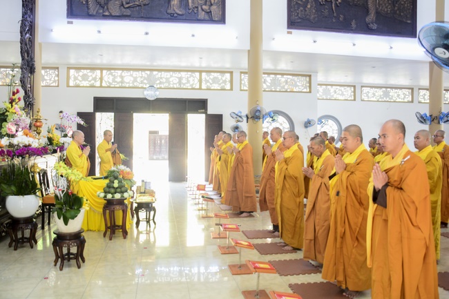 Wishing a long life to the Senior Abbot