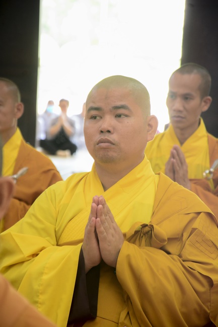 Wishing a long life to the Senior Abbot