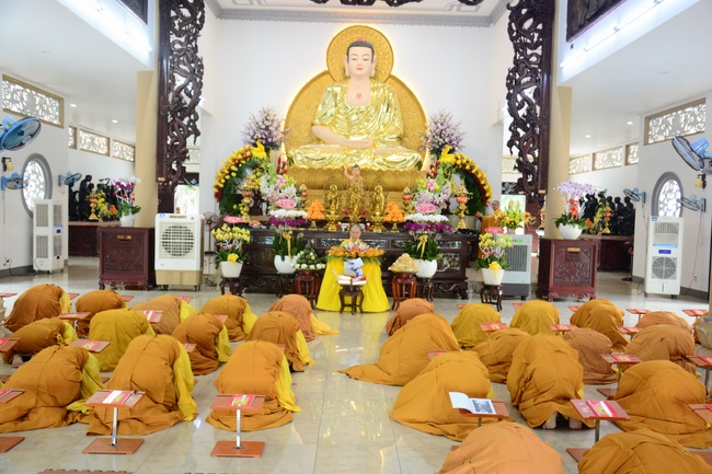 Wishing a long life to the Senior Abbot