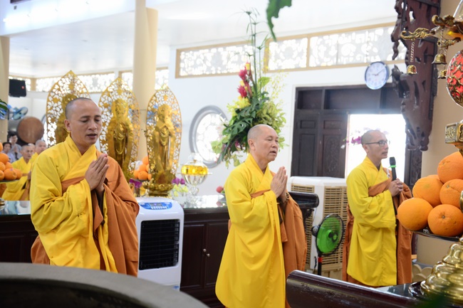 Wishing a long life to the Senior Abbot