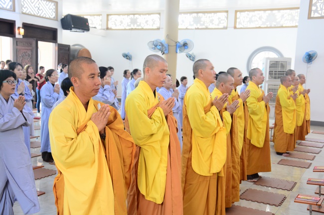 Wishing a long life to the Senior Abbot