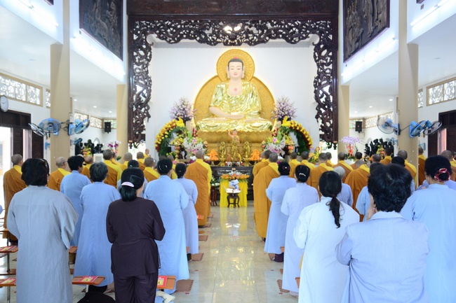 Wishing a long life to the Senior Abbot