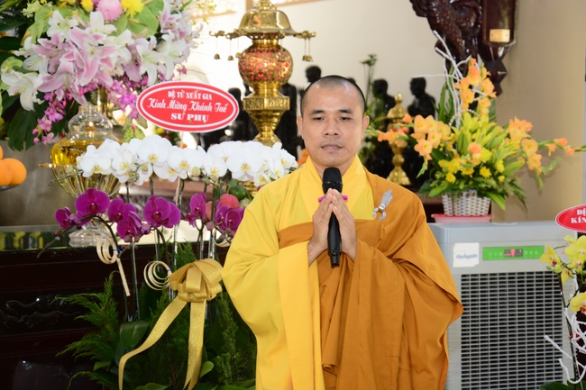 Wishing a long life to the Senior Abbot