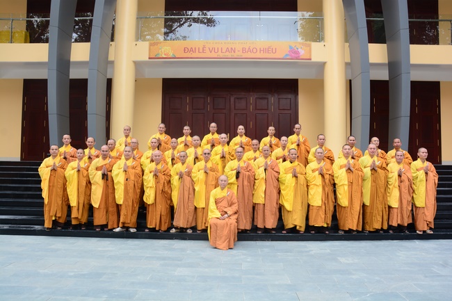 Wishing a long life to the Senior Abbot